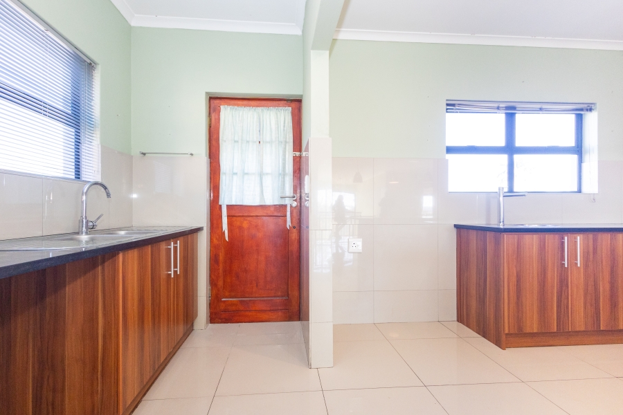 To Let 4 Bedroom Property for Rent in Kaapsig Western Cape